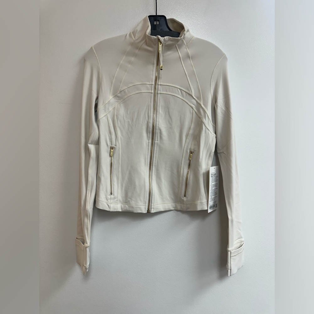 LuluLemon Define Cropped Jacket Nulu in Light Ivory/Gold